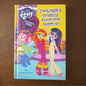 My Little Pony Equestria Girls Twilight’s‎ Sparkly Sleepover Surprise Book